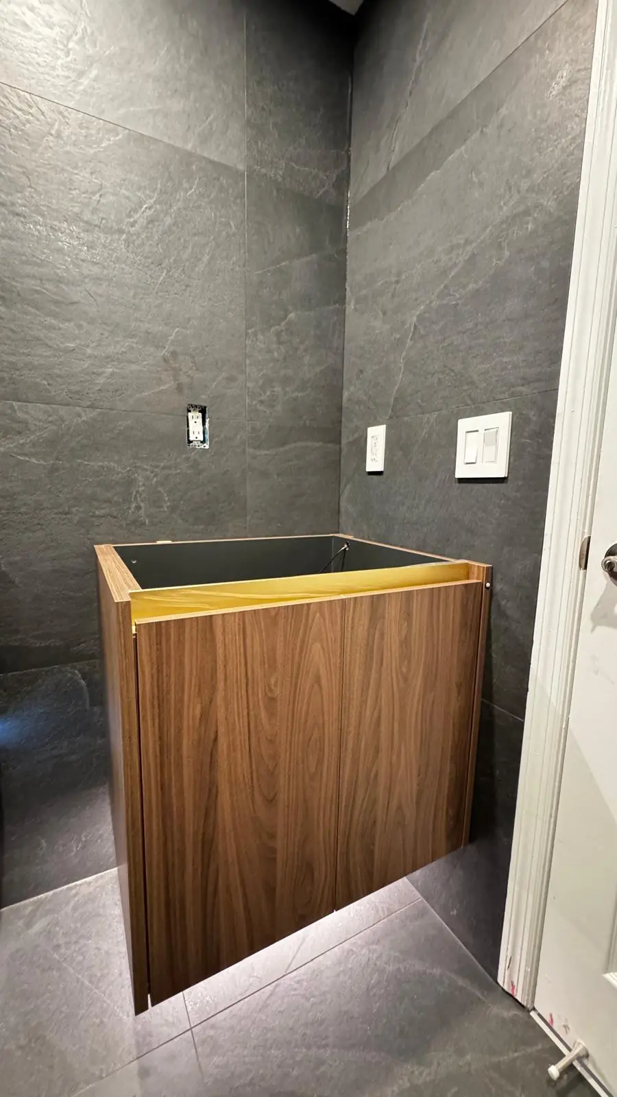 Floating bathroom vanity by Decoart