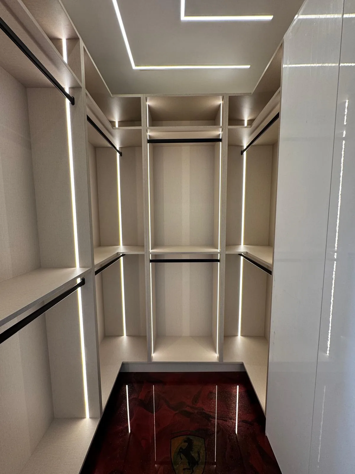 Illuminated walk-in closet by Decoart